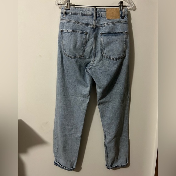 Zara Straight Leg Light Wash Jeans - Picture 2 of 3
